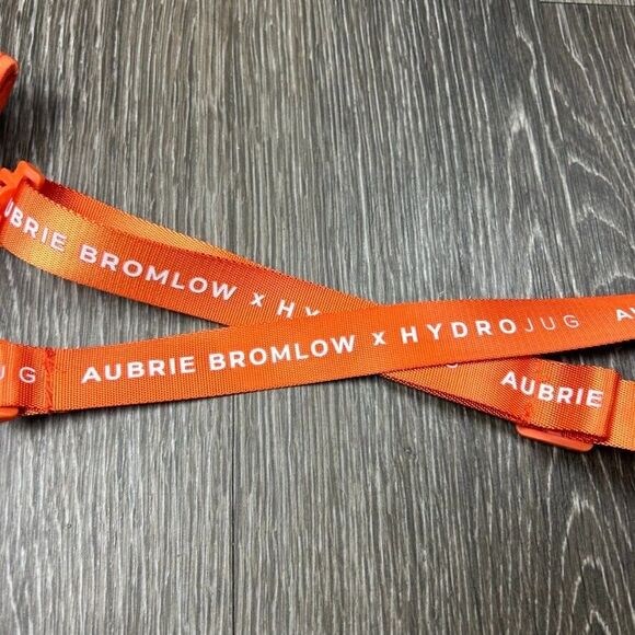Hydro Jug X Aubrie Bromlow Sleeve w/ Strap Orange Confetti Limited Edition - Picture 4 of 6